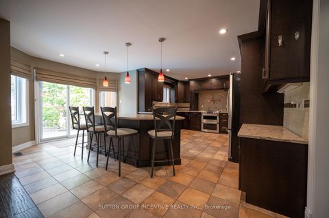 Photo 8 at 10 Gordon Court, West Bayfield, Barrie