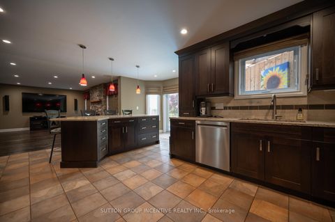 Photo 9 at 10 Gordon Court, West Bayfield, Barrie