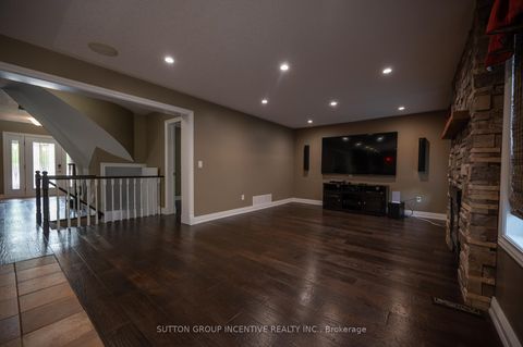 Photo 10 at 10 Gordon Court, West Bayfield, Barrie