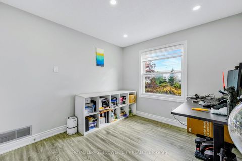 Photo 10 at 210 Edgehill Drive, Letitia Heights, Barrie