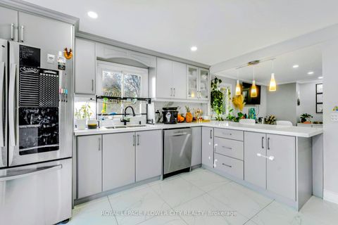 Photo 18 at 210 Edgehill Drive, Letitia Heights, Barrie