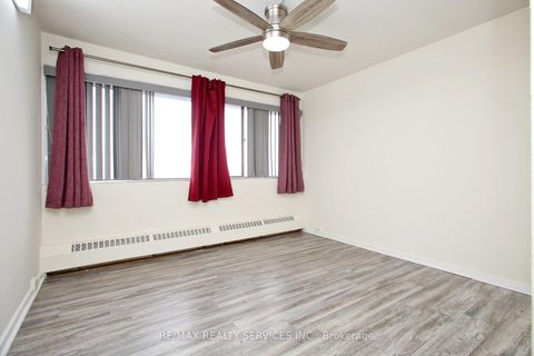 Photo 18 at 2007 - 10 Sunny Glen Way, Flemingdon Park, Toronto