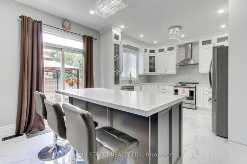 Photo 7 at 30 Conover Avenue, Bayview Northeast, Aurora
