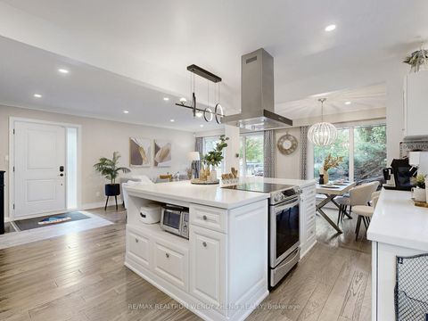 Photo 7 at 164 Kenvale Court, Mill Pond, Richmond Hill