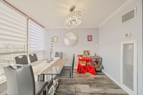 Photo 10 at 511 - 5 Rowntree Road, Jamestown, Toronto