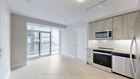 Photo 4 at 716 - 10 Gatineau Drive, Beverley Glen, Vaughan