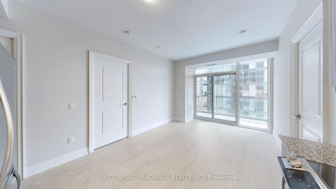 Photo 6 at 716 - 10 Gatineau Drive, Beverley Glen, Vaughan