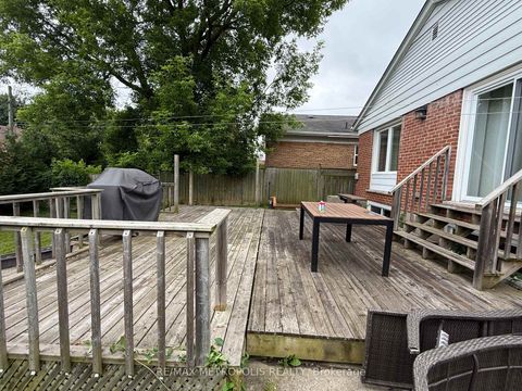 Photo 2 at 47 Haileybury Drive, Bendale, Toronto