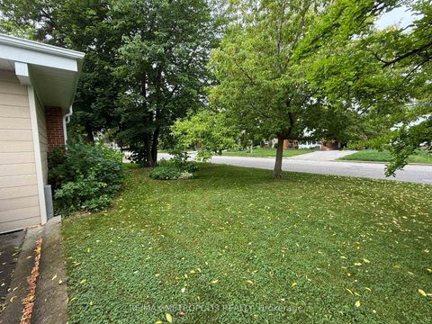 Photo 4 at 47 Haileybury Drive, Bendale, Toronto