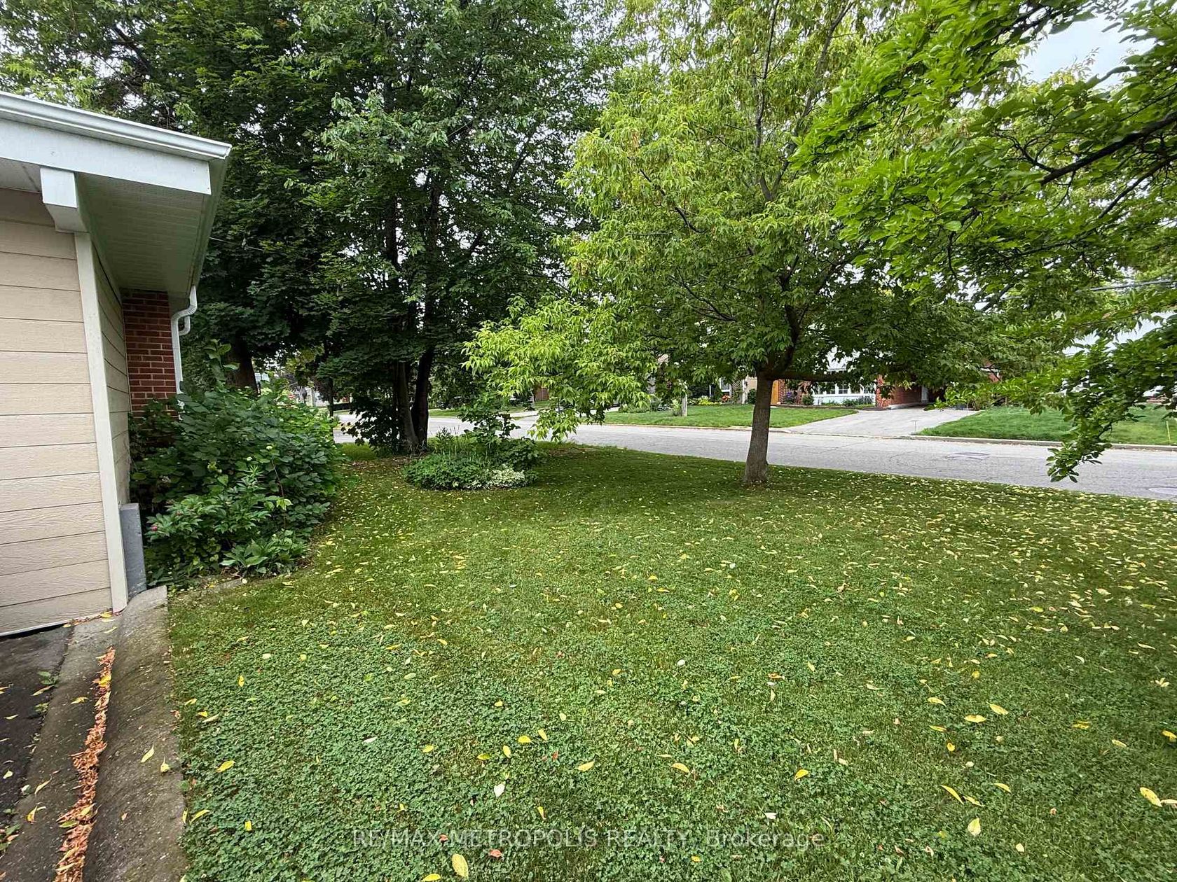 Photo 4 at 47 Haileybury Drive, Bendale, Toronto Photo 4 at 47 Haileybury Drive, Bendale, Toronto