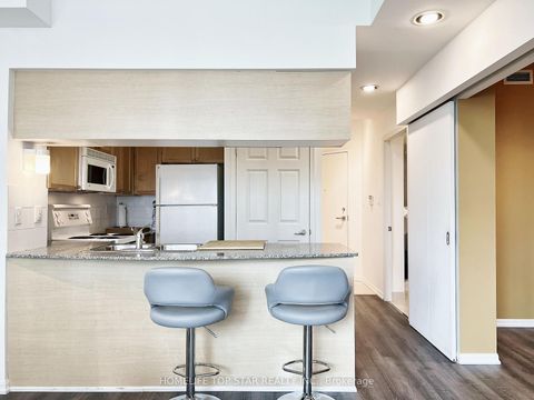 Photo 7 at 1006 - 228 Queens Quay W, Waterfront Communities C1, Toronto