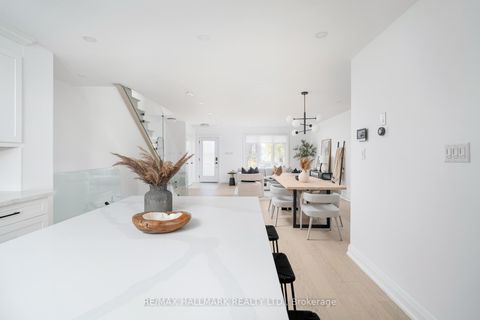 Photo 18 at 3 Thyra Avenue, East York, Toronto