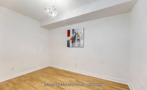 Photo 9 at 802 - 295 Adelaide Street W, Waterfront Communities C1, Toronto