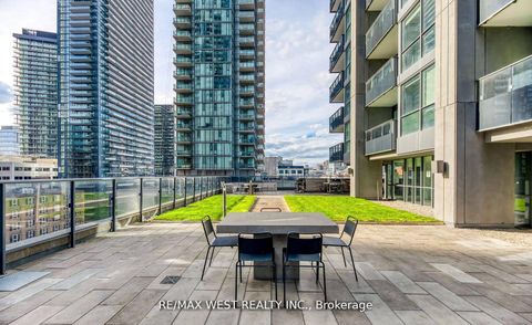 Photo 11 at 802 - 295 Adelaide Street W, Waterfront Communities C1, Toronto