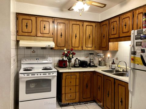 Photo 10 at 72 - 246 John Garland Boulevard, Clairville, Toronto