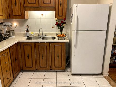 Photo 11 at 72 - 246 John Garland Boulevard, Clairville, Toronto