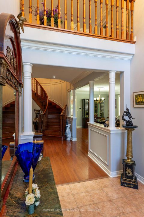 Photo 1 at 8 Pico Crescent, Beverley Glen, Vaughan