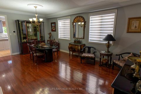 Photo 4 at 8 Pico Crescent, Beverley Glen, Vaughan