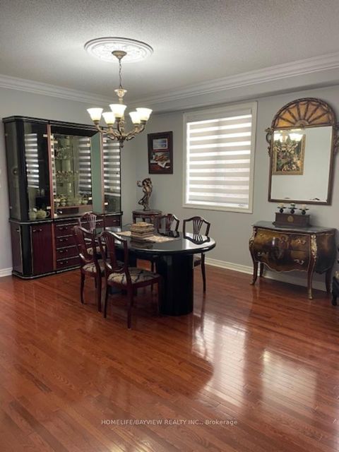 Photo 5 at 8 Pico Crescent, Beverley Glen, Vaughan