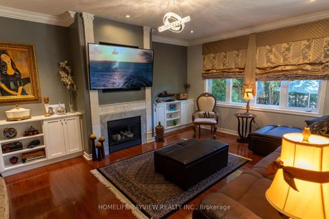 Photo 8 at 8 Pico Crescent, Beverley Glen, Vaughan