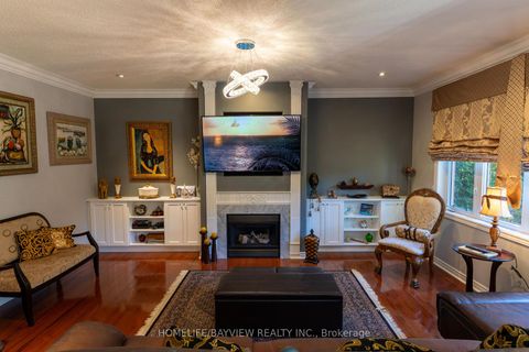 Photo 9 at 8 Pico Crescent, Beverley Glen, Vaughan