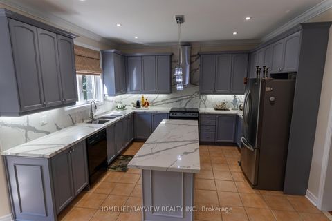 Photo 12 at 8 Pico Crescent, Beverley Glen, Vaughan