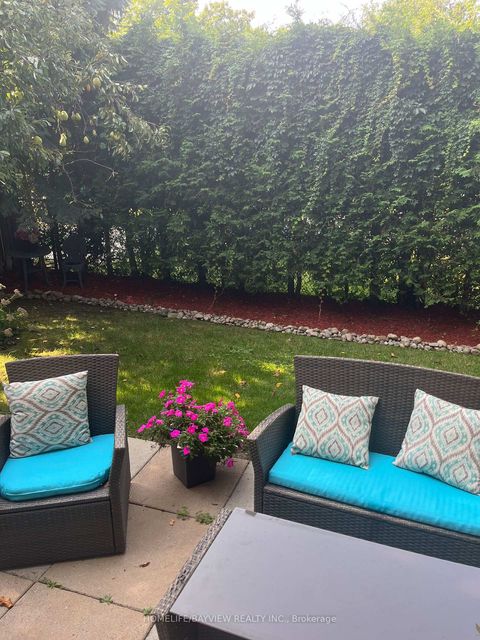 Photo 33 at 8 Pico Crescent, Beverley Glen, Vaughan Photo 33 at 8 Pico Crescent, Beverley Glen, Vaughan