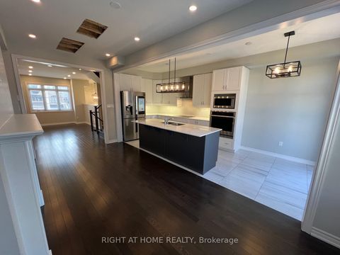 Photo 5 at 26 Sunset Terrace, Vellore Village, Vaughan