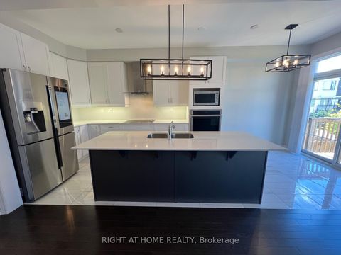 Photo 11 at 26 Sunset Terrace, Vellore Village, Vaughan