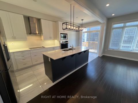 Photo 12 at 26 Sunset Terrace, Vellore Village, Vaughan