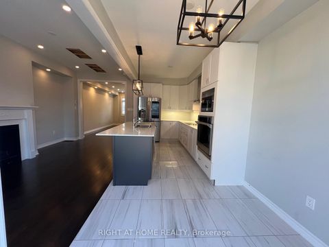 Photo 16 at 26 Sunset Terrace, Vellore Village, Vaughan