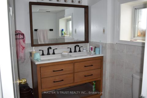 Photo 11 at 966 Dundas Street E, South Riverdale, Toronto