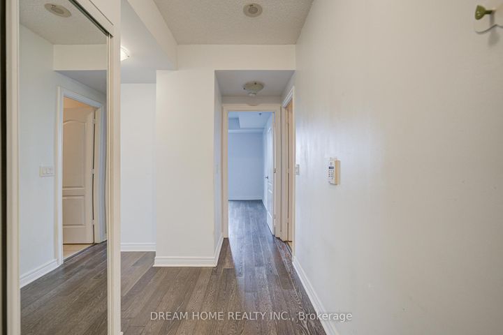 Photo 10 at 721 - 2756 Old Leslie Street, Bayview Village, Toronto