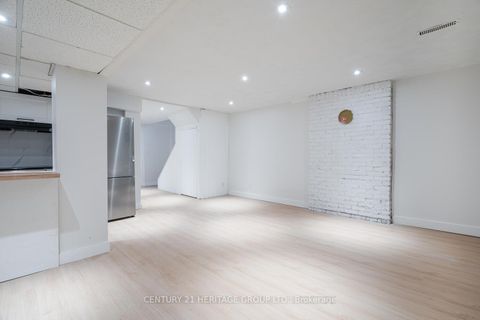 Photo 37 at 23 Merrylyn Drive, North Richvale, Richmond Hill