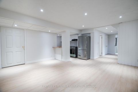 Photo 38 at 23 Merrylyn Drive, North Richvale, Richmond Hill