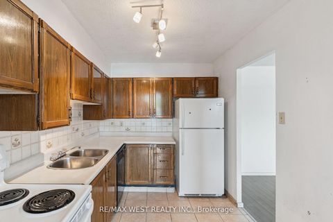 Photo 2 at 404 - 2130 Weston Road, Weston, Toronto