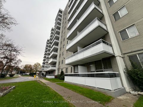 Photo 3 at 109 - 200 Lotherton Pathway, Glen Park, Toronto