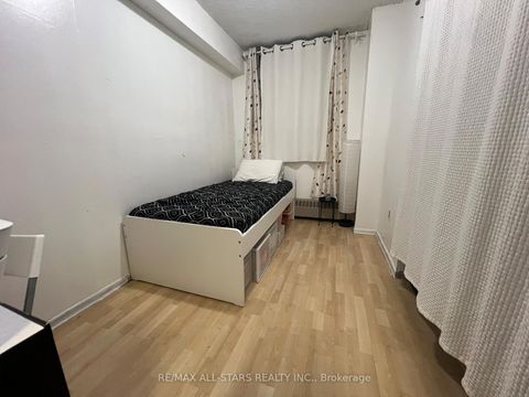 Photo 8 at 109 - 200 Lotherton Pathway, Glen Park, Toronto