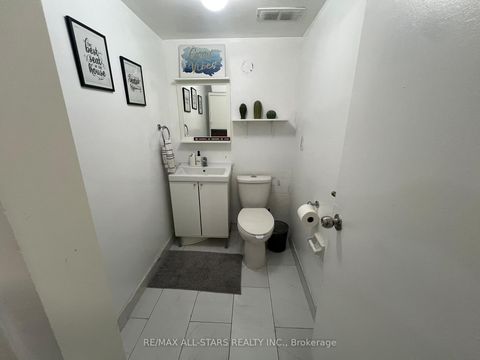 Photo 10 at 109 - 200 Lotherton Pathway, Glen Park, Toronto