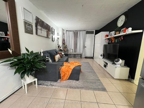 Photo 16 at 109 - 200 Lotherton Pathway, Glen Park, Toronto