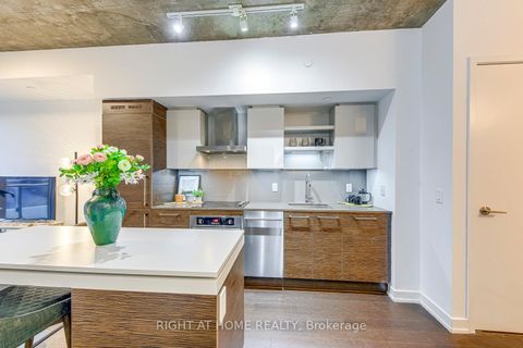 Photo 5 at 748 - 1030 King Street W, Niagara, Toronto