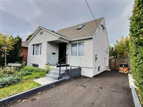 Photo 1 at 21 Christina Crescent, Maryvale, Toronto