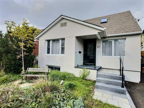 Photo 2 at 21 Christina Crescent, Maryvale, Toronto Photo 2 at 21 Christina Crescent, Maryvale, Toronto