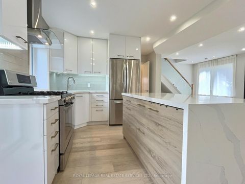 Photo 13 at 21 Christina Crescent, Maryvale, Toronto