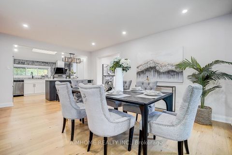 Photo 2 at 14 Sandalwood Place, Don Mills, Toronto