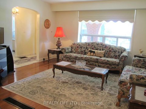 Photo 4 at 4 Rosalie Avenue, CFB, Toronto