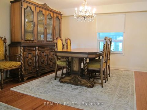 Photo 7 at 4 Rosalie Avenue, CFB, Toronto