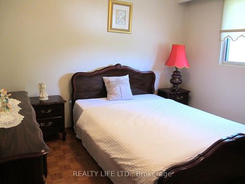 Photo 18 at 4 Rosalie Avenue, CFB, Toronto