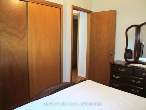 Photo 19 at 4 Rosalie Avenue, CFB, Toronto