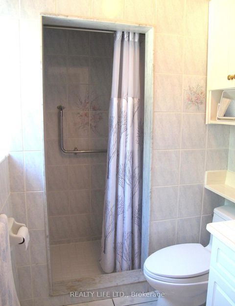 Photo 26 at 4 Rosalie Avenue, CFB, Toronto